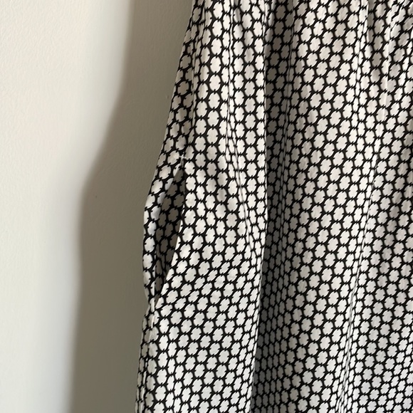 OLD NAVY BLACK AND WHITE SPRING / SUMMER  DRESS. - Picture 6 of 11